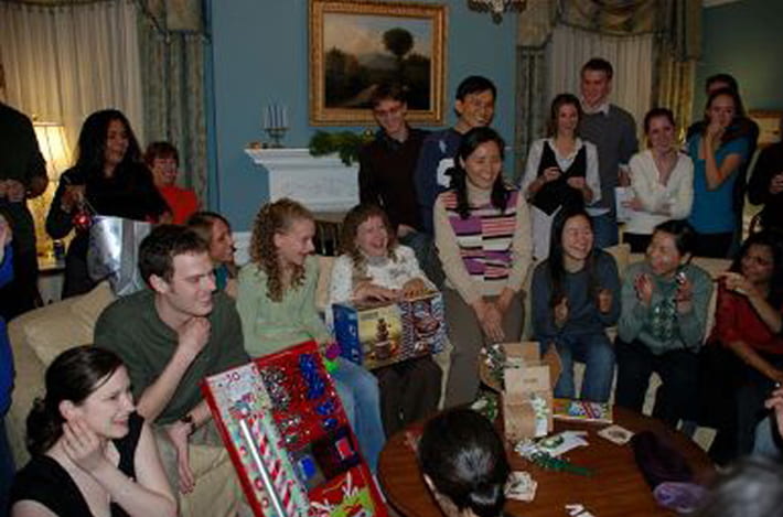 Gift Exchanges and Laughs (2007)